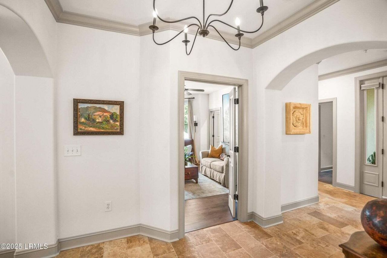 15 Sunset Boulevard Photo 44