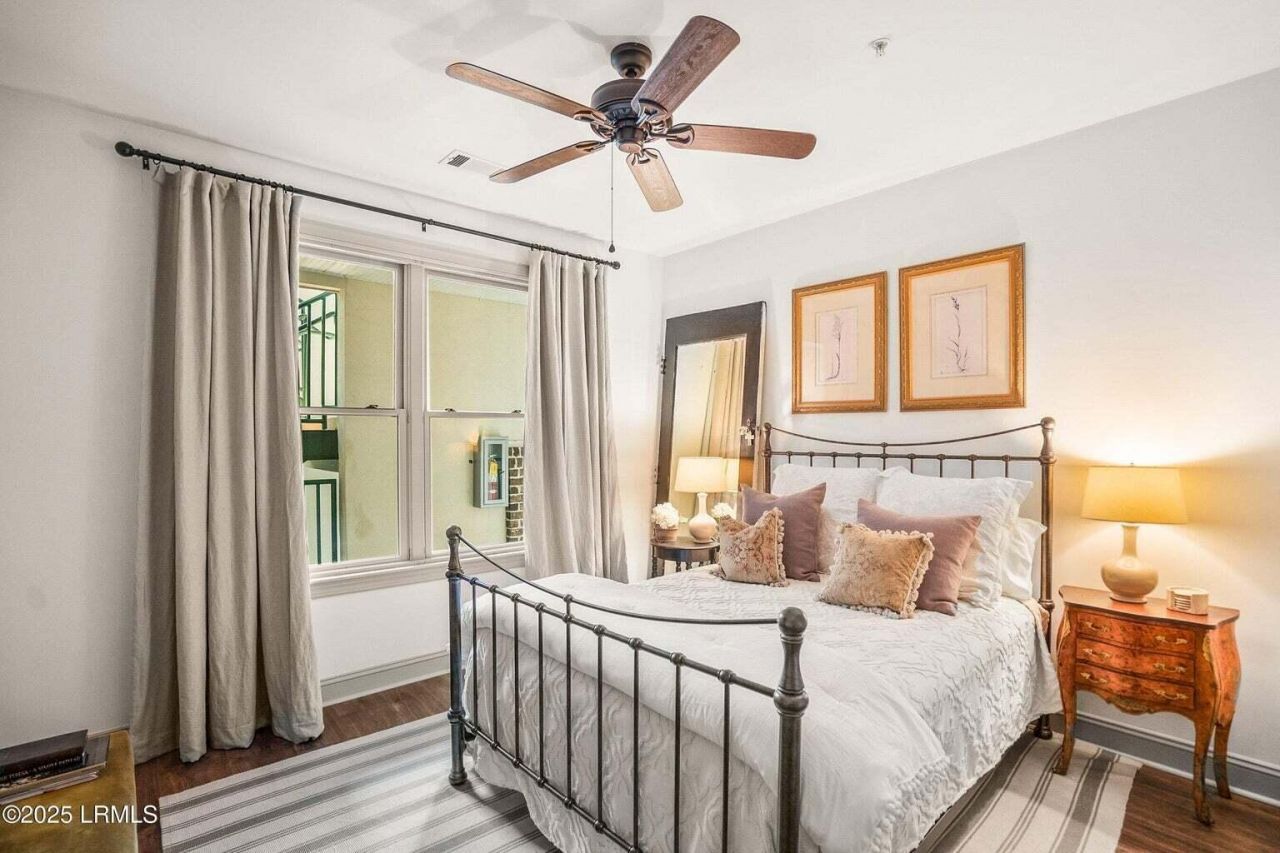 15 Sunset Boulevard Photo 45