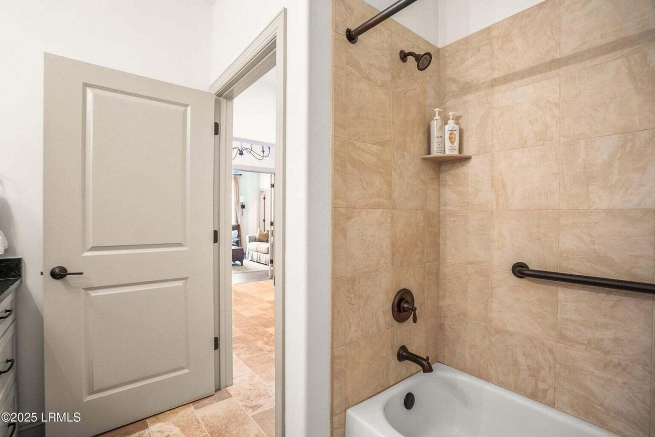 15 Sunset Boulevard Photo 48