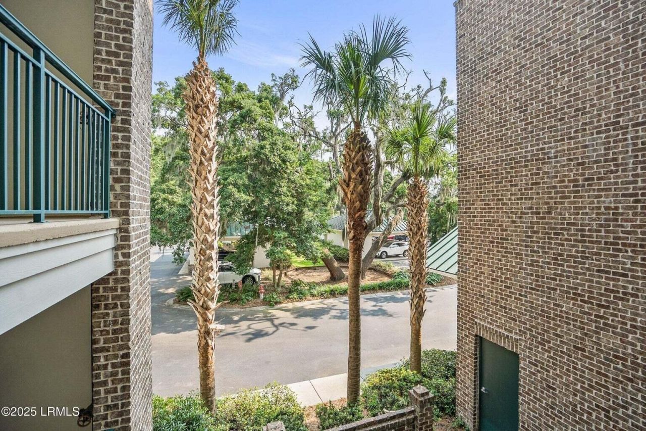 15 Sunset Boulevard Photo 51