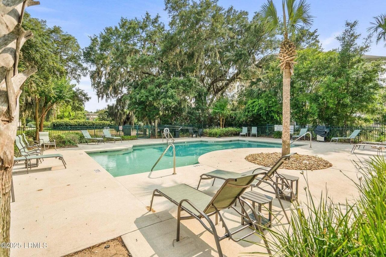 15 Sunset Boulevard Photo 55