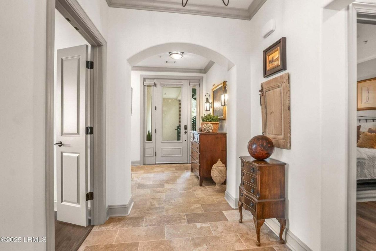 15 Sunset Boulevard Photo 7