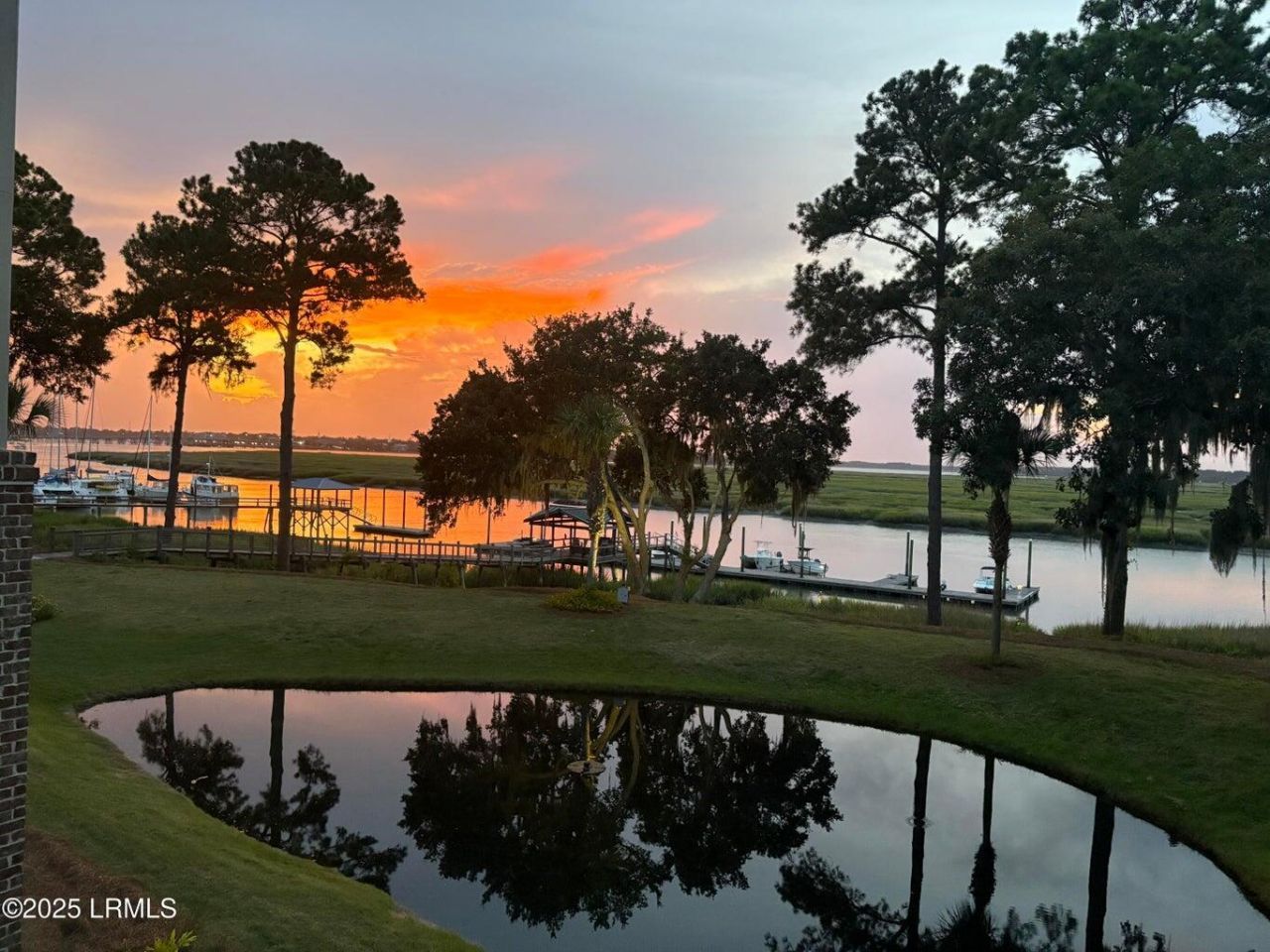 15 Sunset Boulevard Photo 77