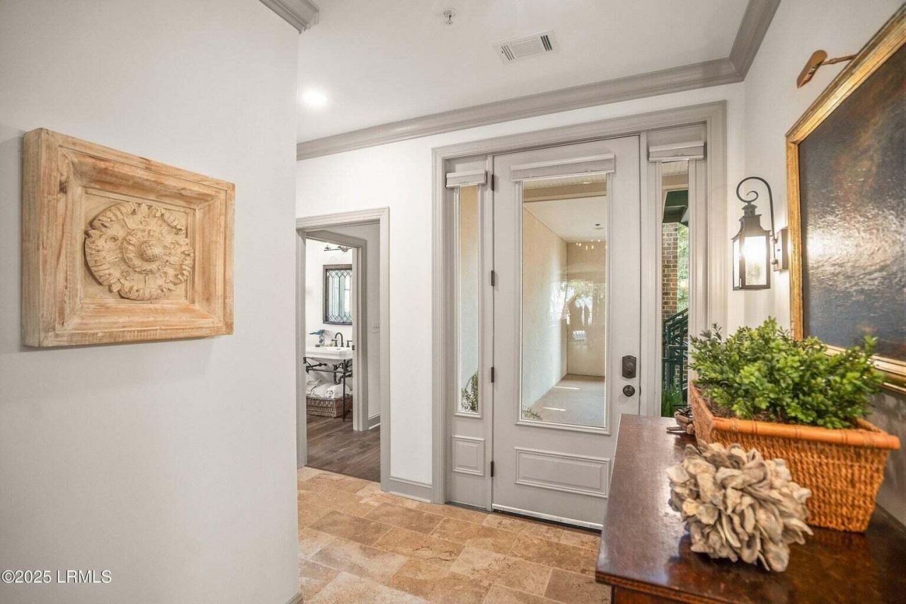 15 Sunset Boulevard Photo 8