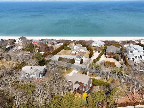 48 Oakhurst Road , Hampton Bays, NY 11946