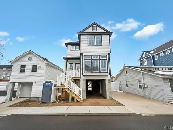 9 James Street S, East Rockaway, NY 11518