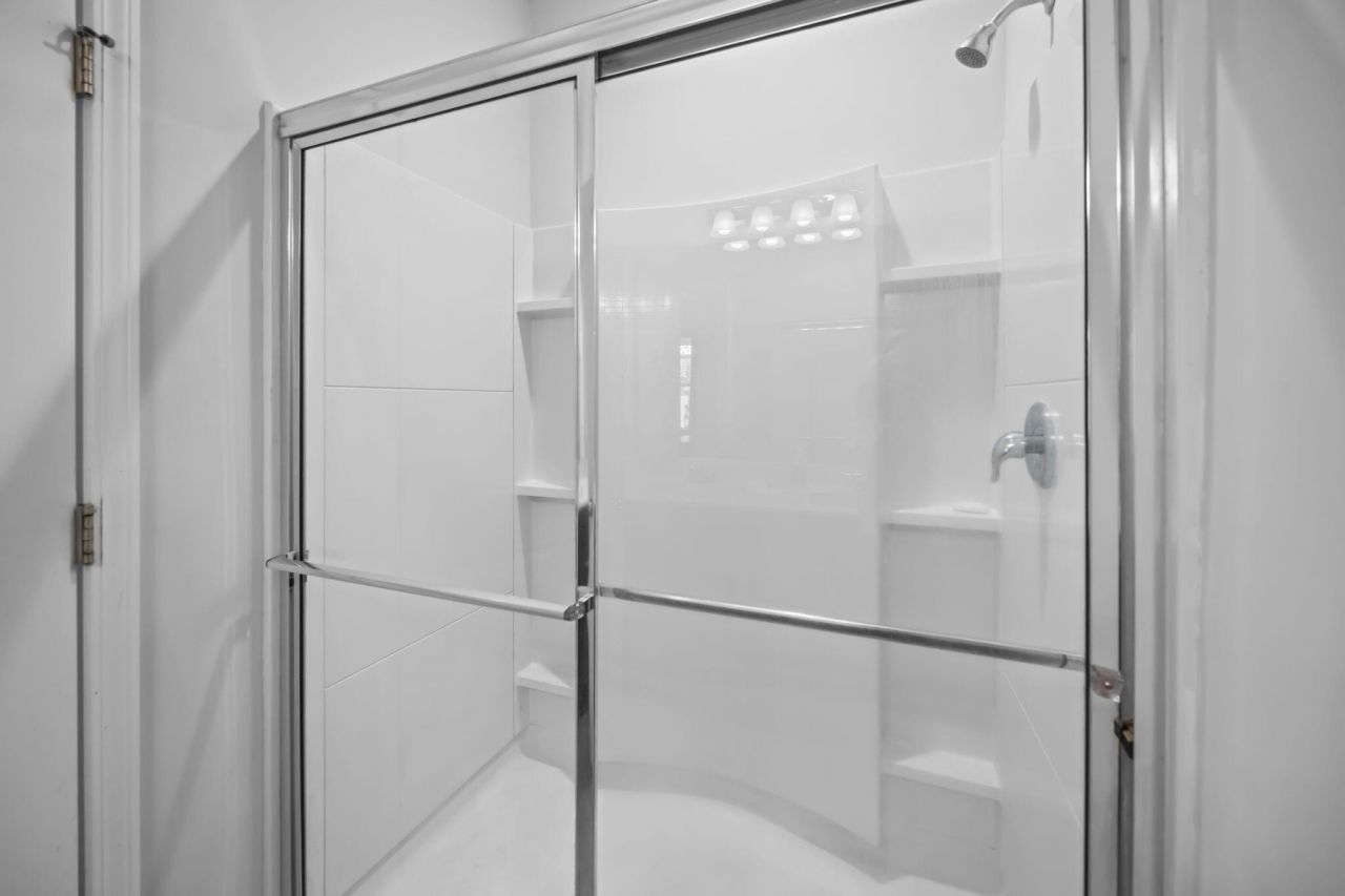 3050 Vincent Astor Drive Photo 21