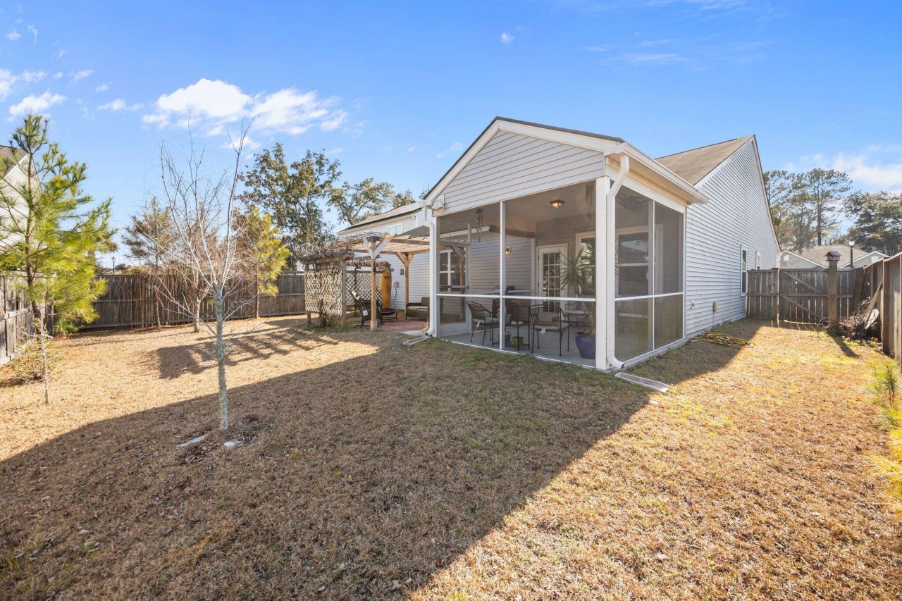 3050 Vincent Astor Drive Photo 6