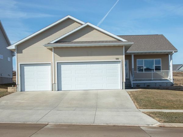 1310 1st St SE , Waverly, IA 50677