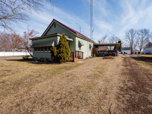 220 N Locust Street, Wapella, IL 61777