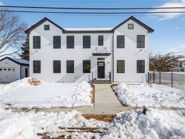 286 Dorchester Road, Garden City South, NY 11530