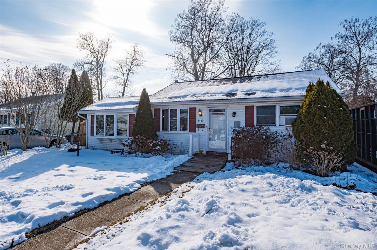 1440 Lombardy Boulevard, Bay Shore, NY 11706 Main Photo