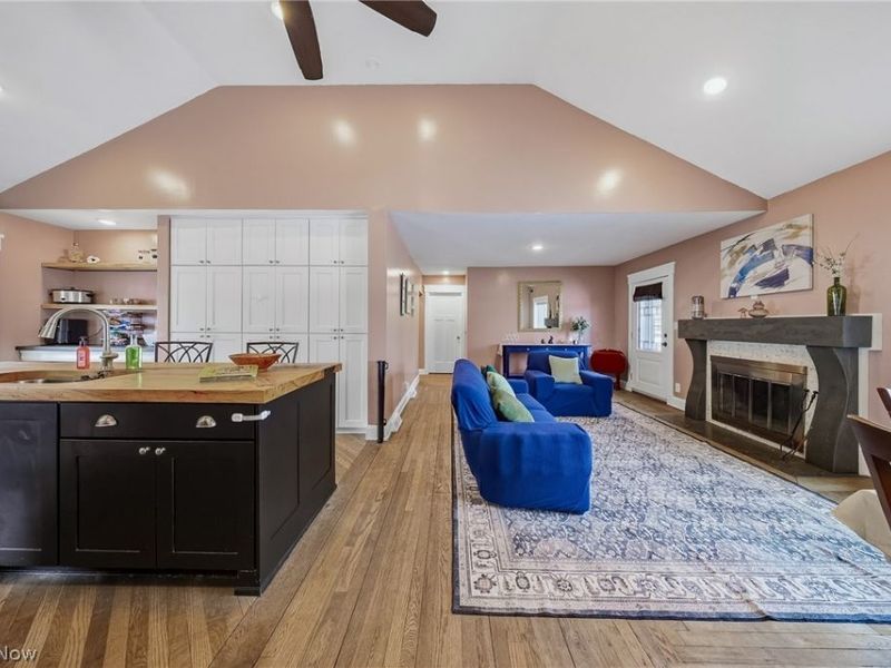 2430 S Hametown Road, Norton, OH 44203 Photo 3