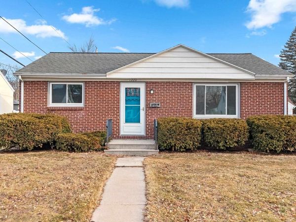 1220 HICKORY HILL DRIVE, Green Bay, WI 54304