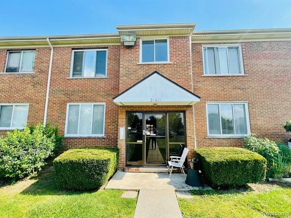 31801 KELLY Road, Fraser, MI 48026