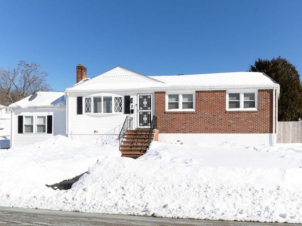 8 Dianthus Rd, Holbrook, MA 02343