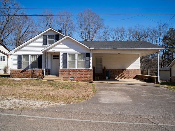 220 Jennings Ave , Parsons, TN 38363