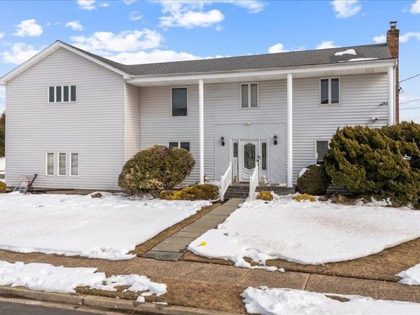 5 Lafayette Place , Massapequa, NY 11758