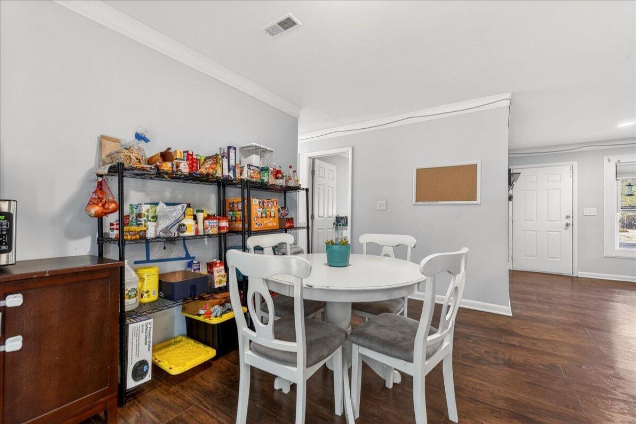 402 Tulip Street Photo 13