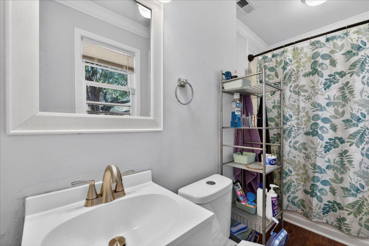 402 Tulip Street Photo 15