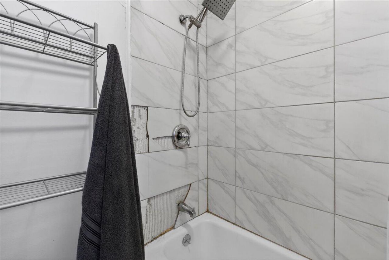 402 Tulip Street Photo 16