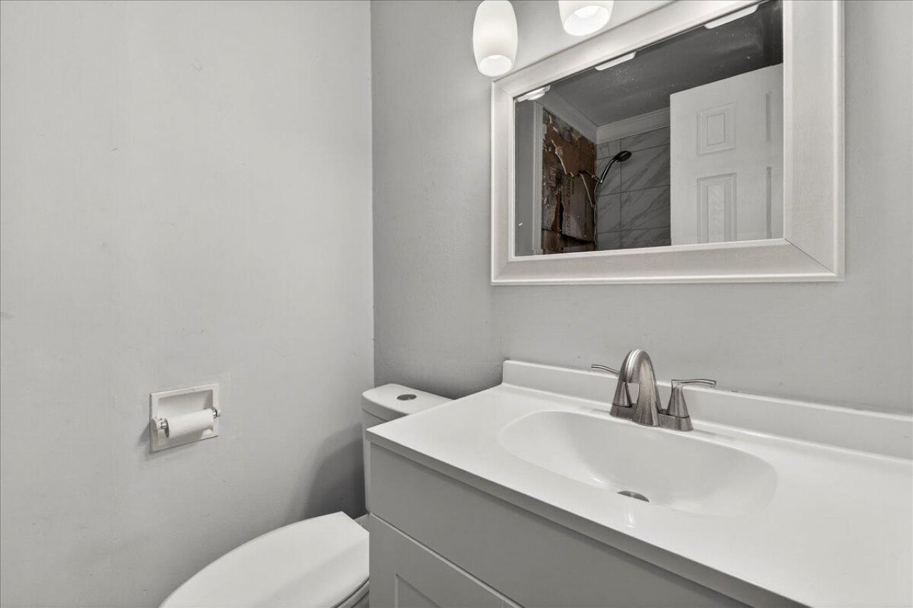 402 Tulip Street Photo 17