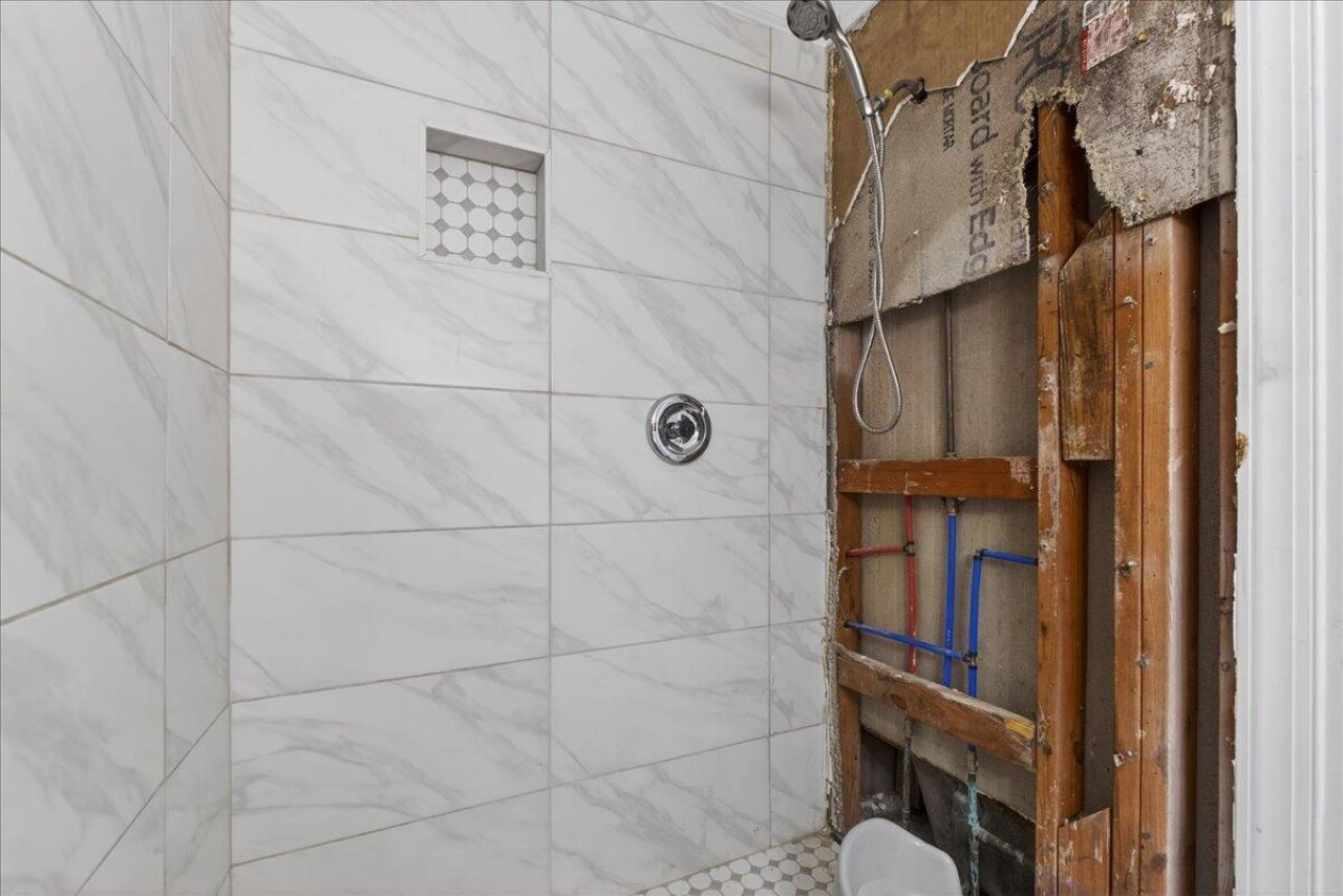 402 Tulip Street Photo 18