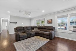 402 Tulip Street photo 4