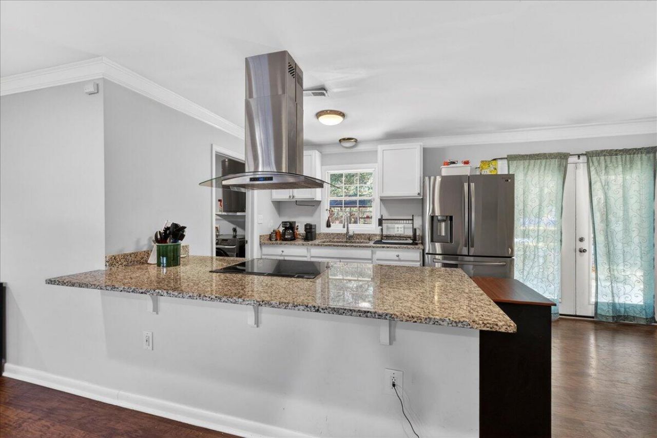 402 Tulip Street Photo 6