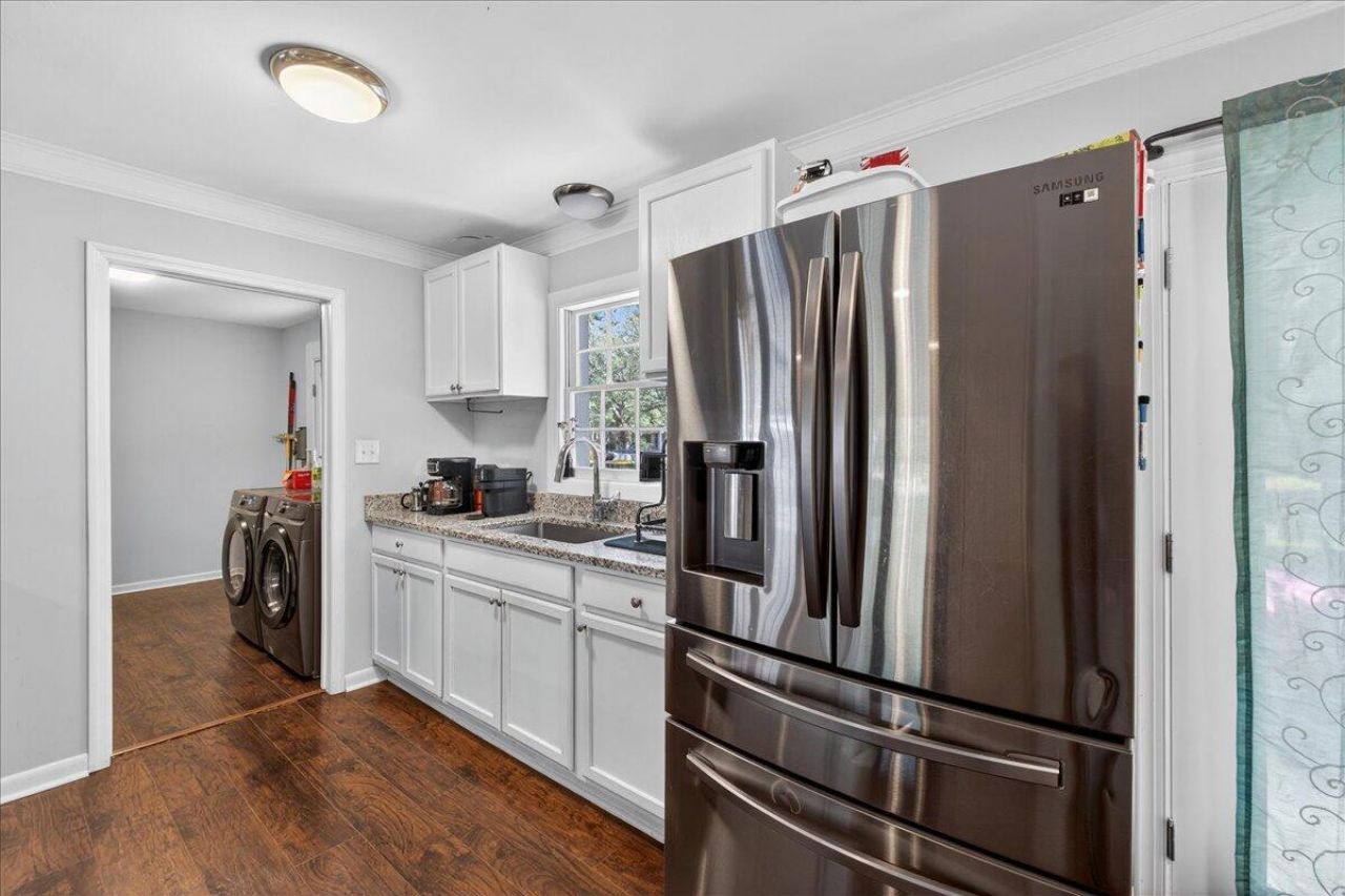 402 Tulip Street Photo 8