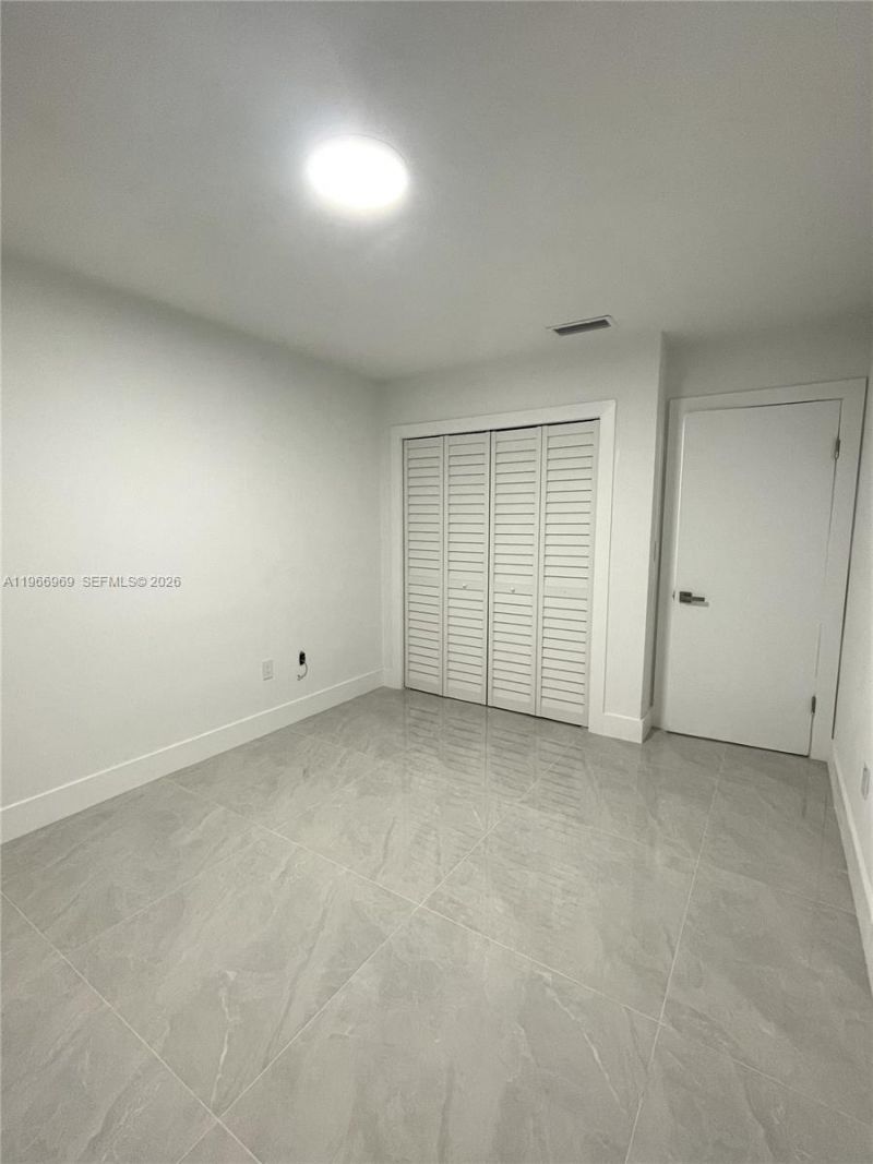 860 SE 9th Ct, Hialeah, FL 33010 Photo