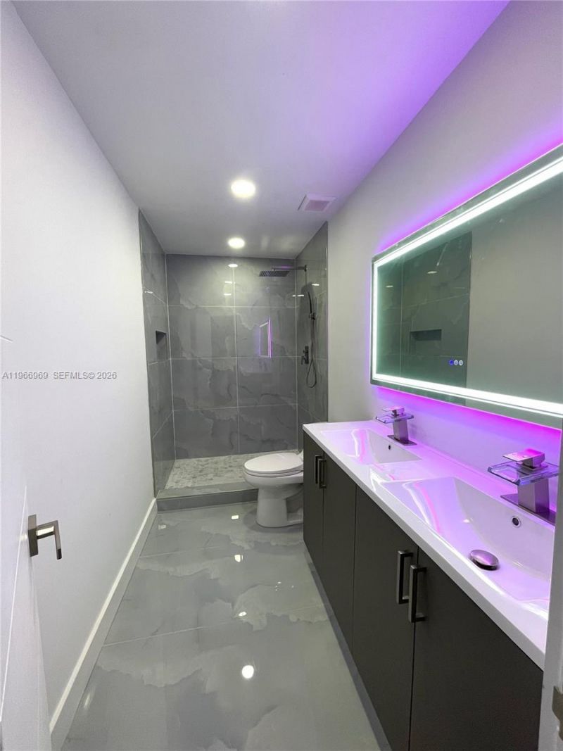 860 SE 9th Ct, Hialeah, FL 33010 Photo