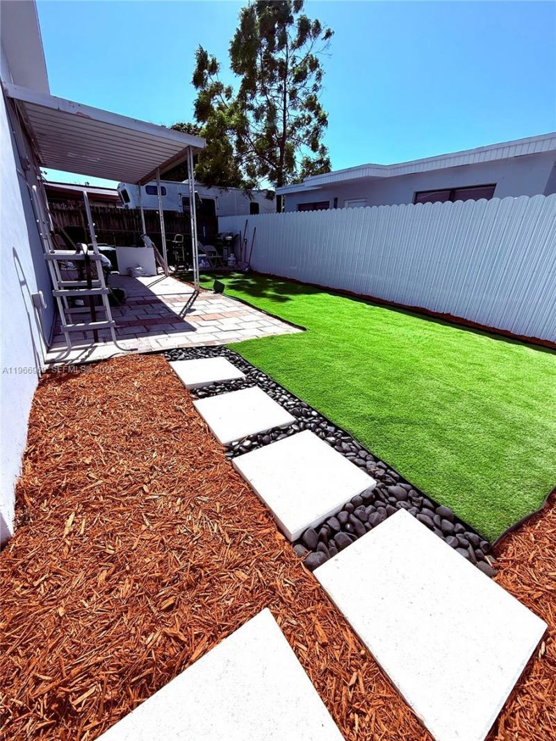 860 SE 9th Ct, Hialeah, FL 33010 Photo