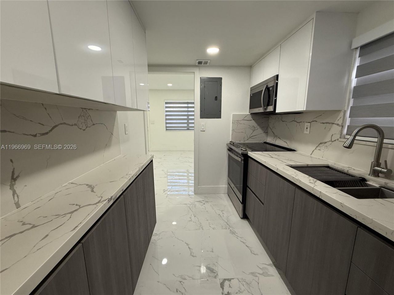 860 SE 9th Ct, Hialeah, FL 33010 Photo