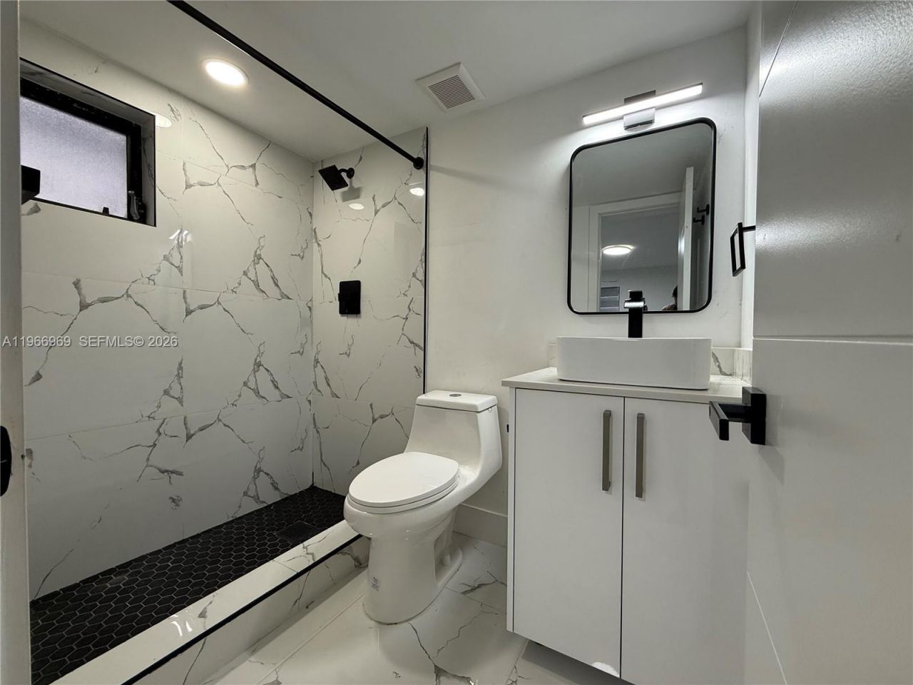 860 SE 9th Ct, Hialeah, FL 33010 Photo