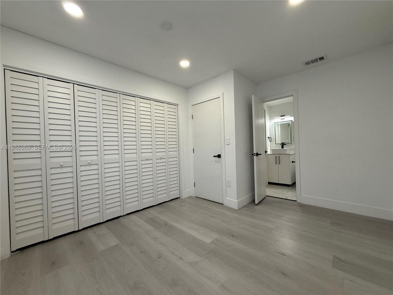 860 SE 9th Ct, Hialeah, FL 33010 Photo