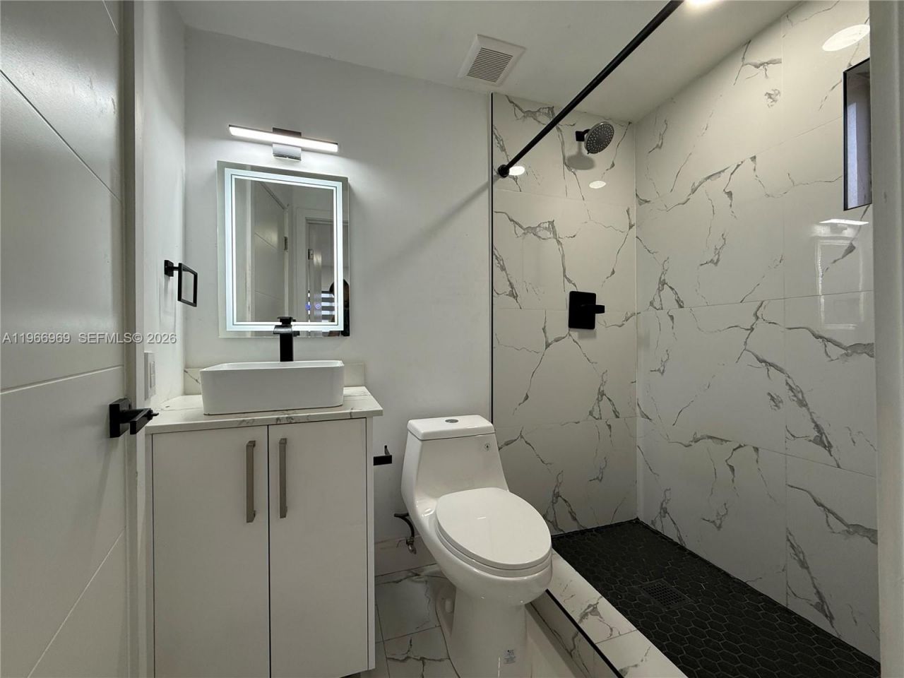 860 SE 9th Ct, Hialeah, FL 33010 Photo