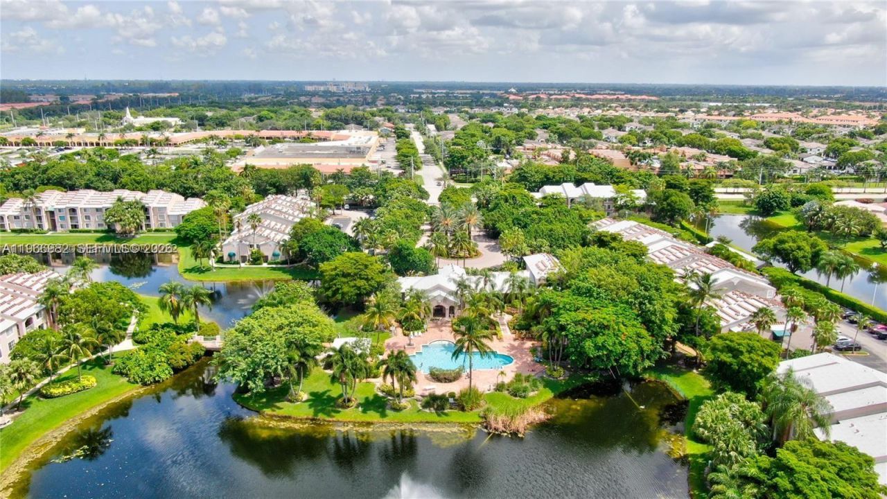 12124 Saint Andrews Pl , Unit 305, Miramar, FL 33025 Photo