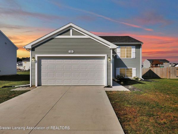 839 St Johns Chase, Grand Ledge, MI 48837