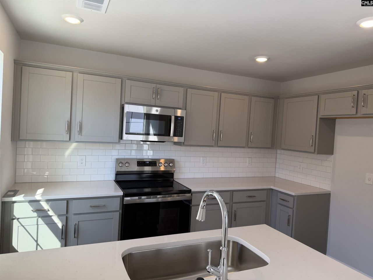 153 Carr Lane  Photo 7