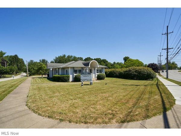 727 Graham Road, Stow, OH 44224