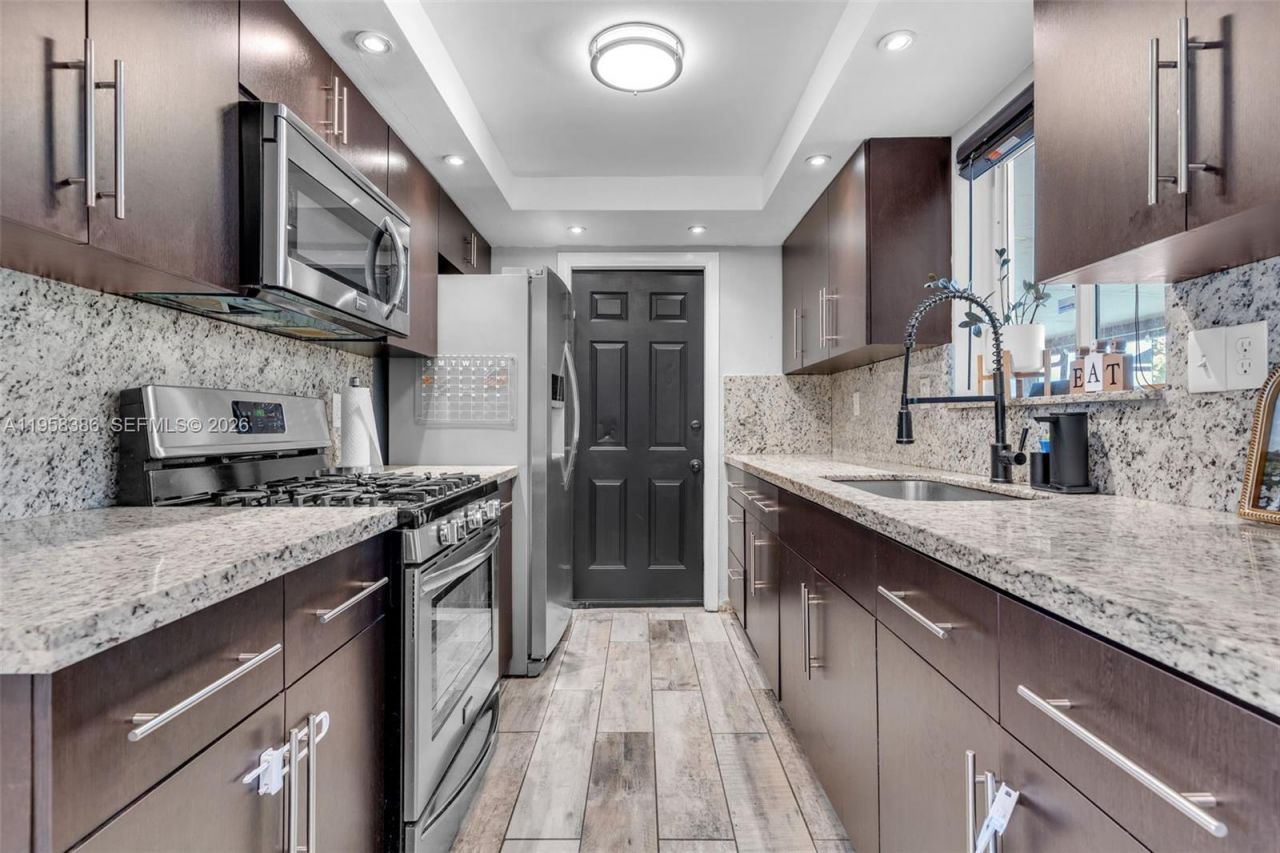 13741 SW 72nd Ter, Miami, FL 33183 Photo