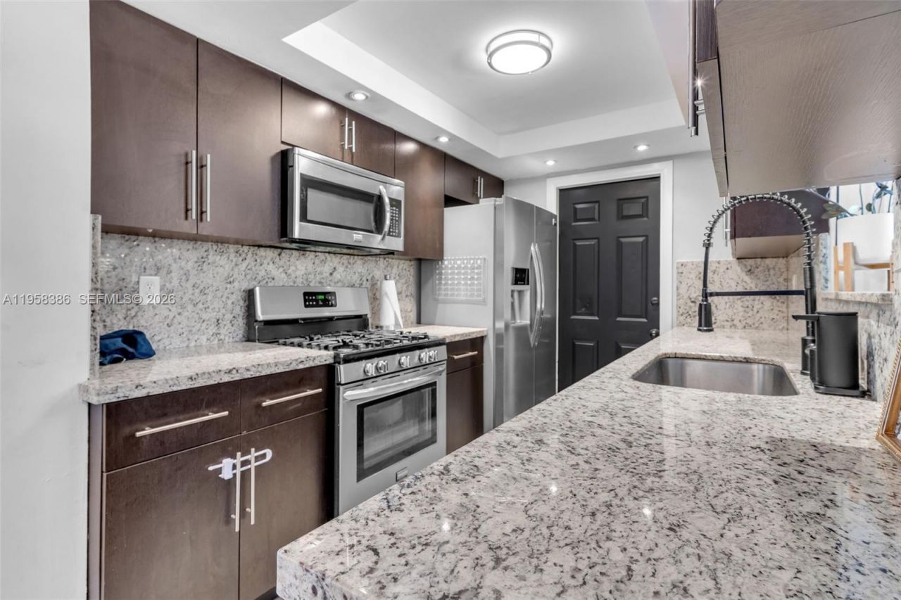 13741 SW 72nd Ter, Miami, FL 33183 Photo