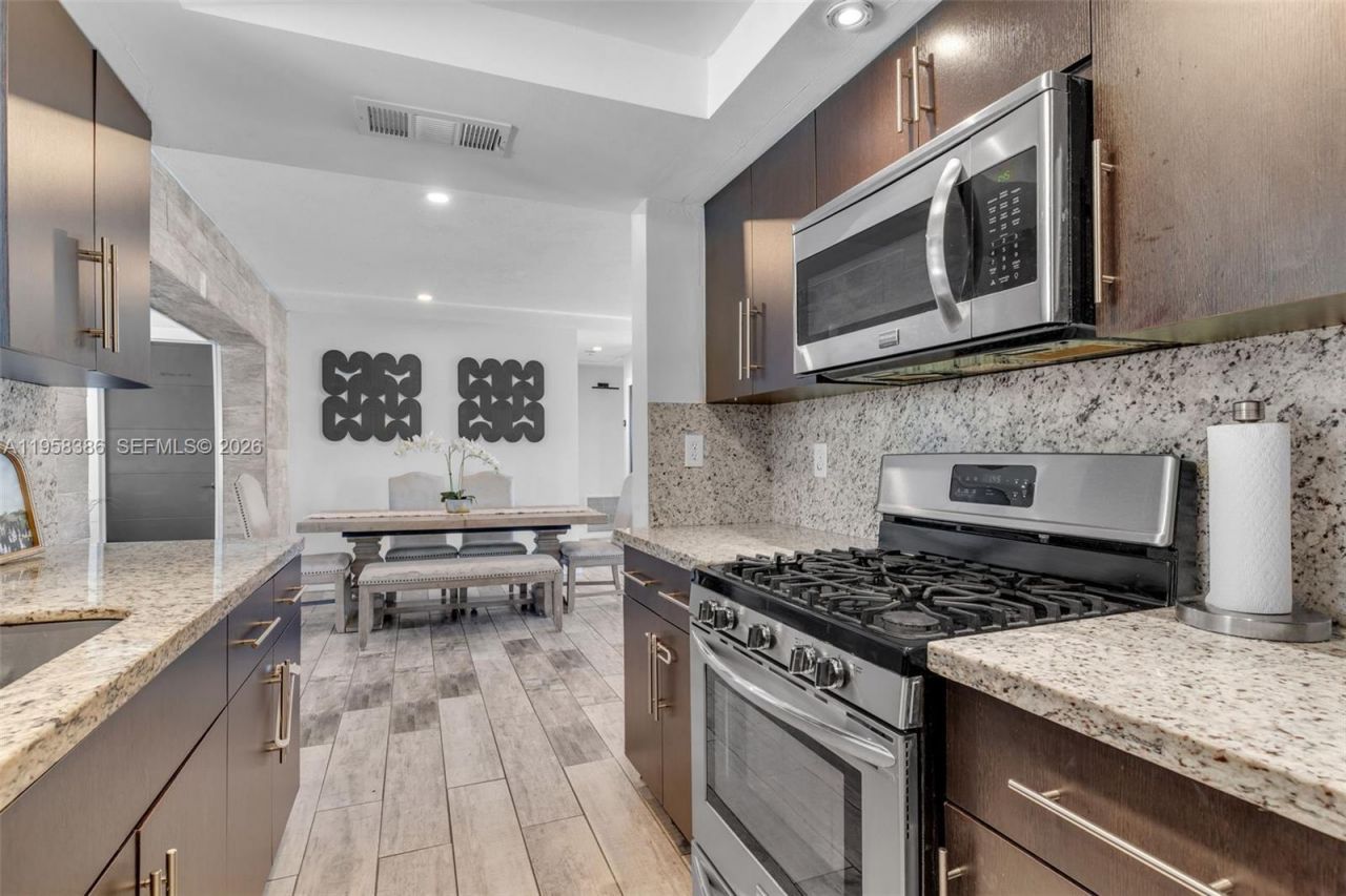 13741 SW 72nd Ter, Miami, FL 33183 Photo