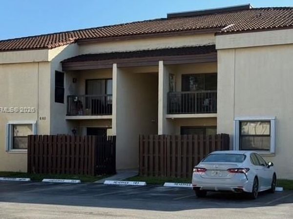 660 W Park Dr, Unit 1-201, Miami, FL 33172