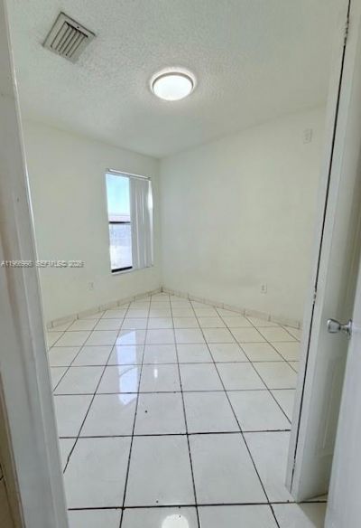 660 W Park Dr , Unit 1-201, Miami, FL 33172 Photo