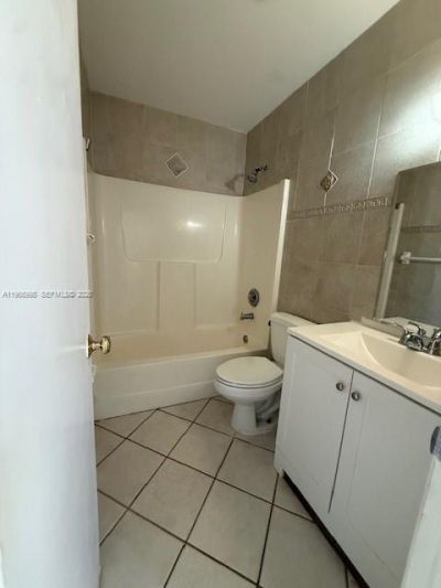 660 W Park Dr , Unit 1-201, Miami, FL 33172 Photo