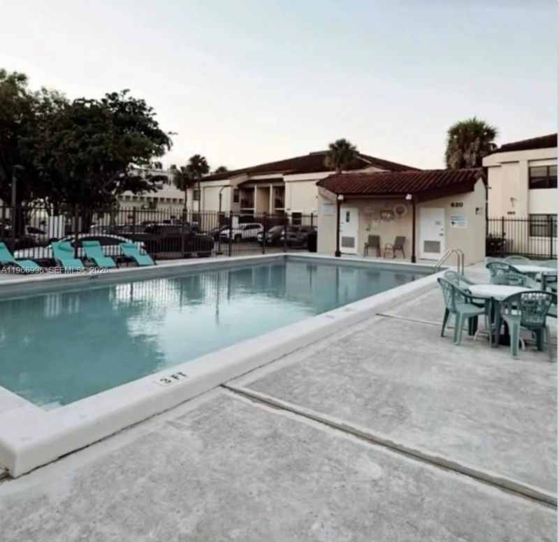 660 W Park Dr , Unit 1-201, Miami, FL 33172 Photo