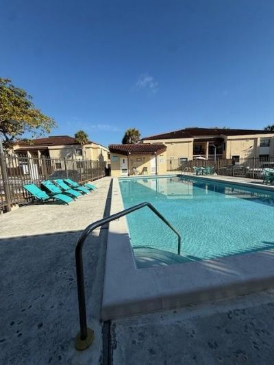 660 W Park Dr , Unit 1-201, Miami, FL 33172 Photo