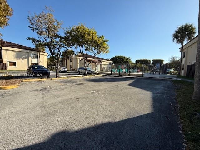 660 W Park Dr , Unit 1-201, Miami, FL 33172 Photo